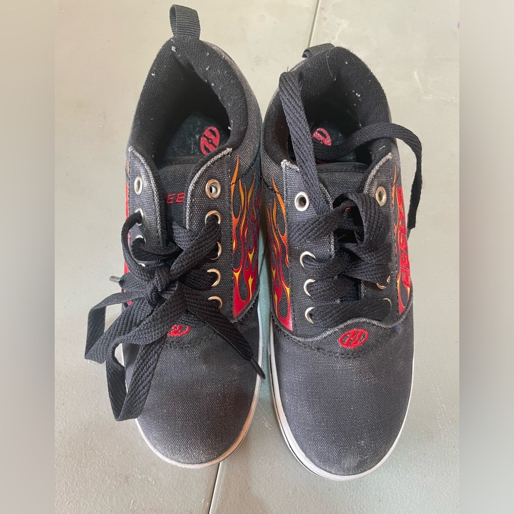 Heelys Black and Red Sneakers with Classic Design